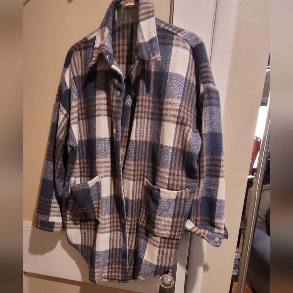 Women's Shacket Medium Weight Blue and Brown Plaid Shirt Jacket Large Runs Big